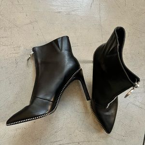 Bar III Women’s Bridget Pointed Toe Front-zip Ankle Boots